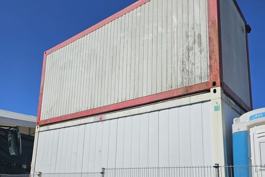 Container Hinteransicht.jpg